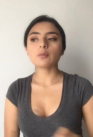 1. Sexy Brenda Vazquez Shows Cleavage