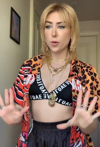 1. Sexy Izabela Zabielska in Black Crop Top and Bouncing Tits