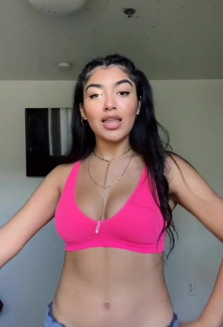 3. Gorgeous Jackie Ybarra Shows Cleavage in Alluring Pink Crop Top