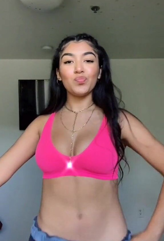 4. Gorgeous Jackie Ybarra Shows Cleavage in Alluring Pink Crop Top