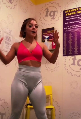 Sexy Jasmine Soliz in Grey Leggings