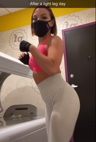 4. Desirable Jasmine Soliz in Grey Leggings