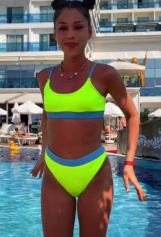 4. Hot Maria Jeleniewska in Lime Green Bikini at the Pool