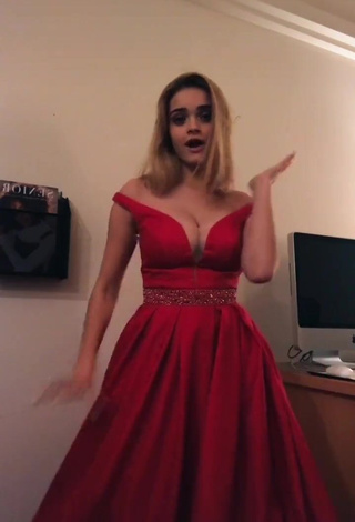 1. Sexy Jessi101love Shows Cleavage in Red Dress