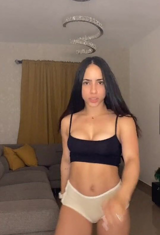 1. Desirable Jessica Ferreiras in Black Crop Top