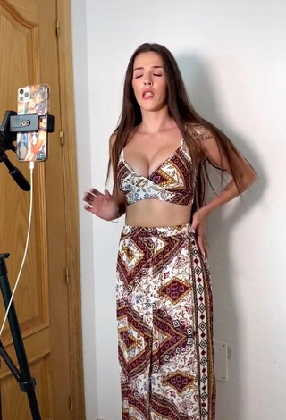 3. Beautiful Julia Menú García in Sexy Crop Top