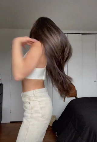 4. Hot Katelyn Ashley in White Crop Top