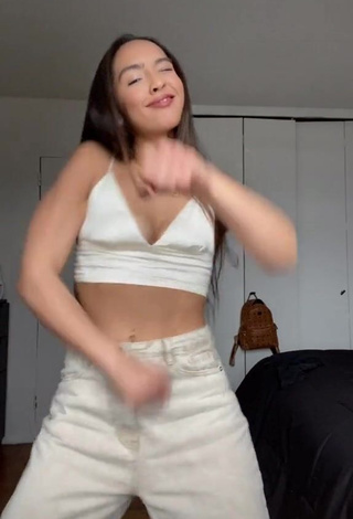 3. Sexy Katelyn Ashley in White Crop Top