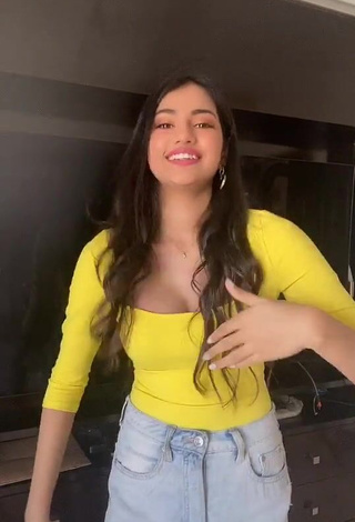 3. Sexy Khushi Hegde in Yellow Top