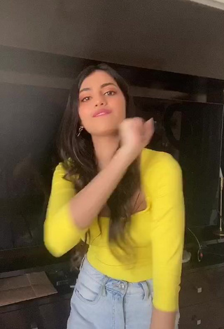 4. Sexy Khushi Hegde in Yellow Top