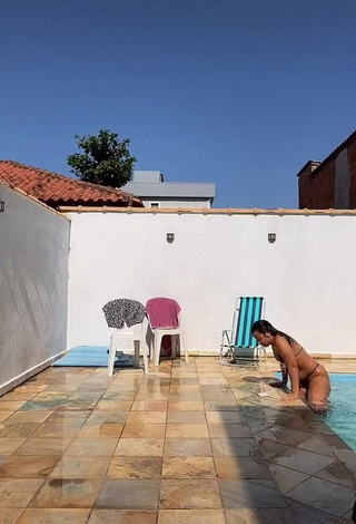 1. Sexy Carol Mamprin in Black Bikini at the Swimming Pool