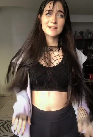 1. Sexy Cherryzinhai in Black Crop Top