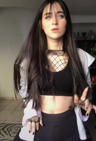 Sexy Cherryzinhai in Black Crop Top