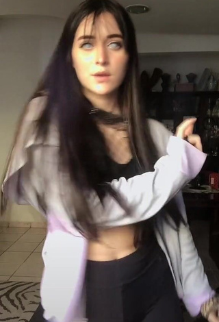 4. Sexy Cherryzinhai in Black Crop Top