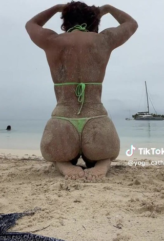 Hot yogii.cathh Shows Asshole at the Beach while Leg Spread