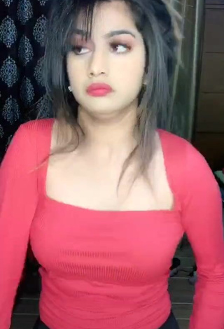 3. Hot Laakshi Pathak in Pink Top