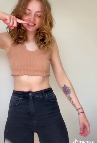 3. Cute Leah Allington in Beige Crop Top