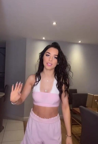 1. Seductive Lauren Kearns in Crop Top