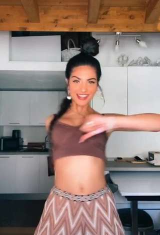 1. Beautiful Elisa Maino in Sexy Brown Crop Top