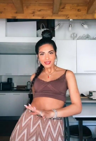 3. Beautiful Elisa Maino in Sexy Brown Crop Top