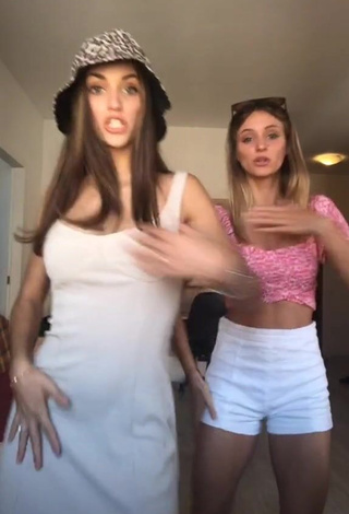 Hot Arianna & Aurora in Crop Top