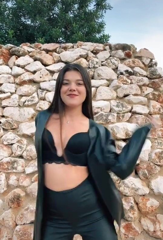 1. Hot Mélanie Vicente in Black Bra