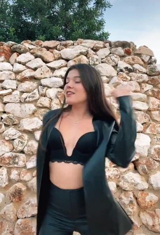 Hot Mélanie Vicente in Black Bra