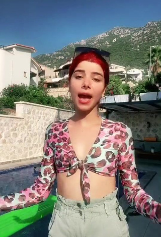 4. Hottie Merve Yalçın in Leopard Crop Top