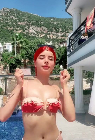 3. Sweet Merve Yalçın in Cute Bikini at the Swimming Pool