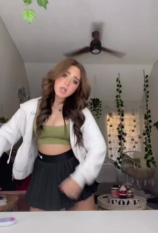 1. Sexy Nika Motiie in Green Crop Top