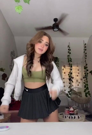 Sexy Nika Motiie in Green Crop Top