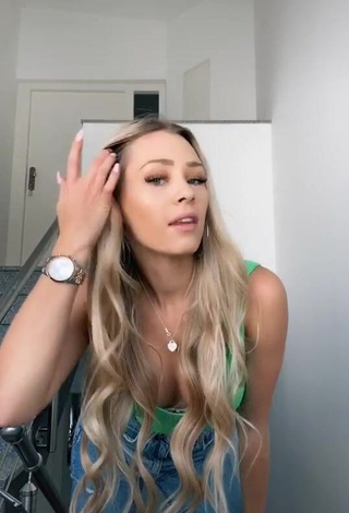 3. Sexy Payton.r in Green Top