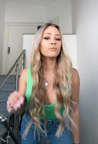 4. Sexy Payton.r in Green Top