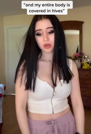 Sexy riv3r.com in White Crop Top