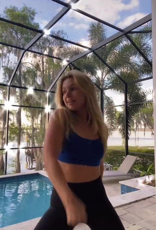 1. Hot Sarah Graysun in Black Leggings at the Swimming Pool