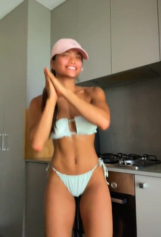 3. Beautiful Sarah Magusara in Sexy Light Green Bikini