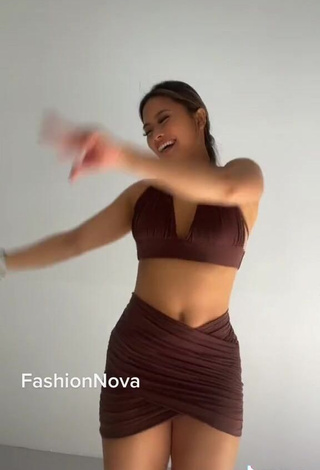 3. Sweetie Sarah Magusara in Brown Crop Top