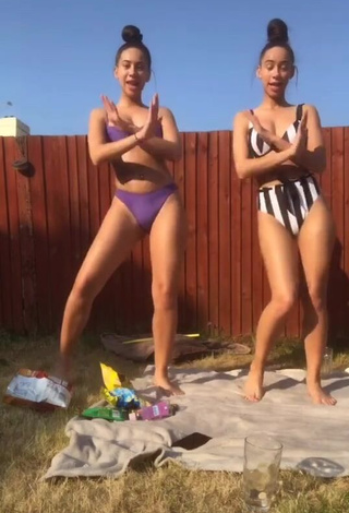 1. Desirable Nel.Twinnys in Bikini