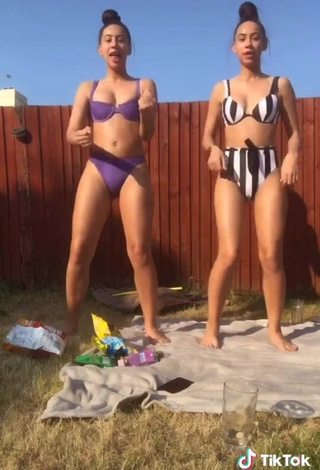 4. Desirable Nel.Twinnys in Bikini