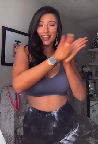 Hot Jessica Ballinger Shows Cleavage in Grey Sport Bra