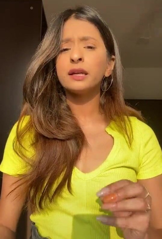 1. Hot Unnati Malharkar in Yellow Top