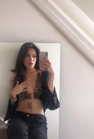 Desirable Kimberly Vásquez in Leopard Crop Top