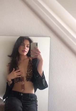 3. Desirable Kimberly Vásquez in Leopard Crop Top