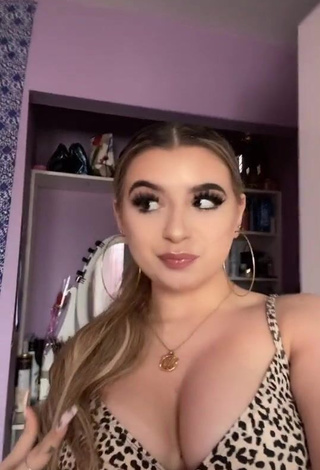 3. Sexy Bryanna Abbruzzo Shows Cleavage