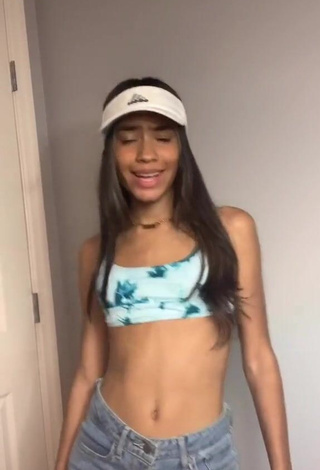 Hot Sheilianice González in Crop Top