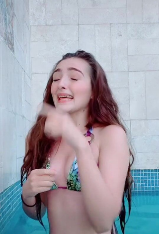 1. Beautiful Elaine Haro in Sexy Bikini at the Swimming Pool