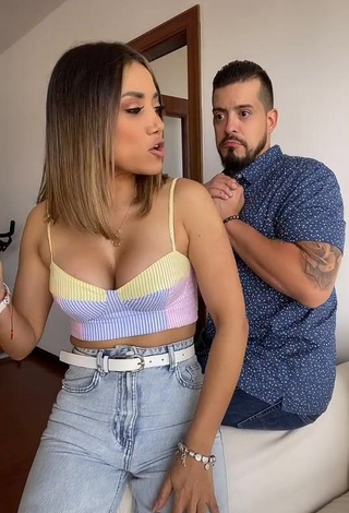 3. Amazing Gaby Asturias Shows Cleavage in Hot Crop Top