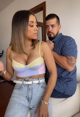 4. Amazing Gaby Asturias Shows Cleavage in Hot Crop Top