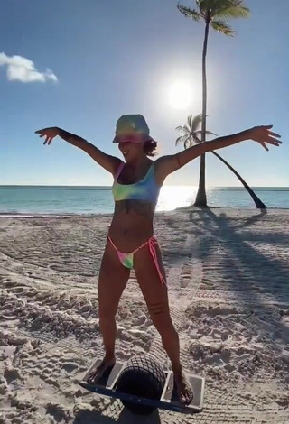 1. Sexy Greeicy Yeliana Rendón Ceballos in Bikini at the Beach