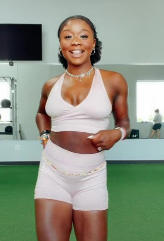 1. Hot Aba Asante Shows Cleavage in White Sport Bra